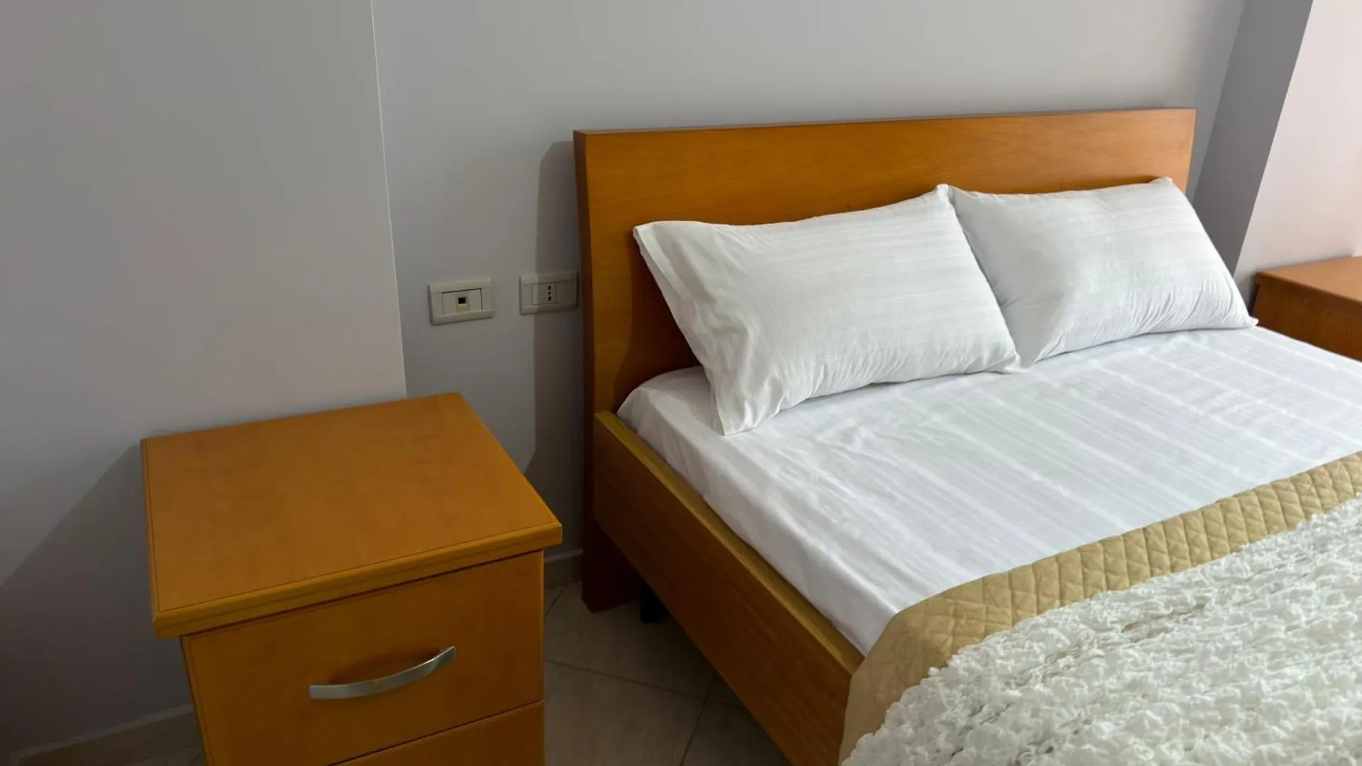 Andi Seaview Apartments Vlore